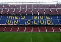 「Més que un club」的字樣